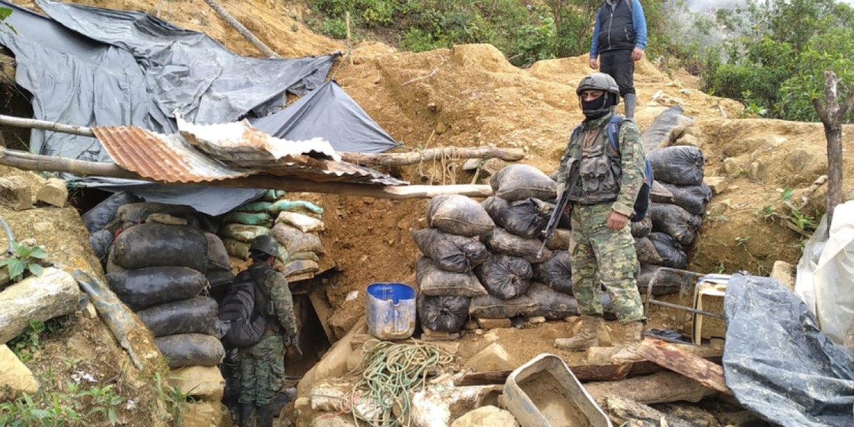 El Ejército dará facilidades para las investigaciones a cuatro militares detenidos por presunta minería ilegal