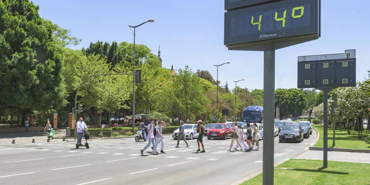 La ola de calor en España llega a su pico con temperaturas que podrían superar 44 °C