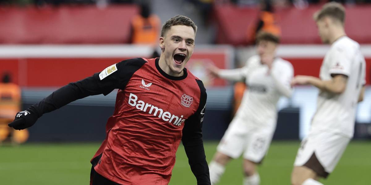 Bayer Leverkusen, con un destacado juego de Piero Hincapié, gana y se acerca al líder de la Bundesliga