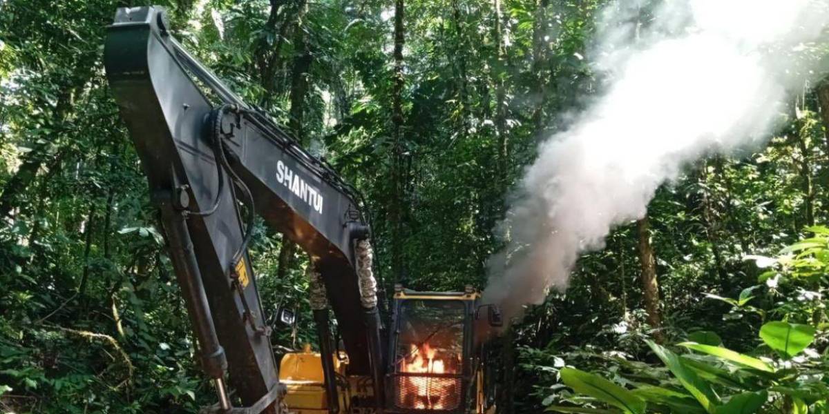 Militares destruyen tres campamentos de minería ilegal en Orellana