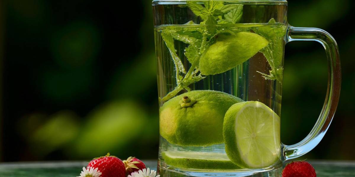 ¿Para qué sirve el agua con limón y bicarbonato? Descubre sus beneficios