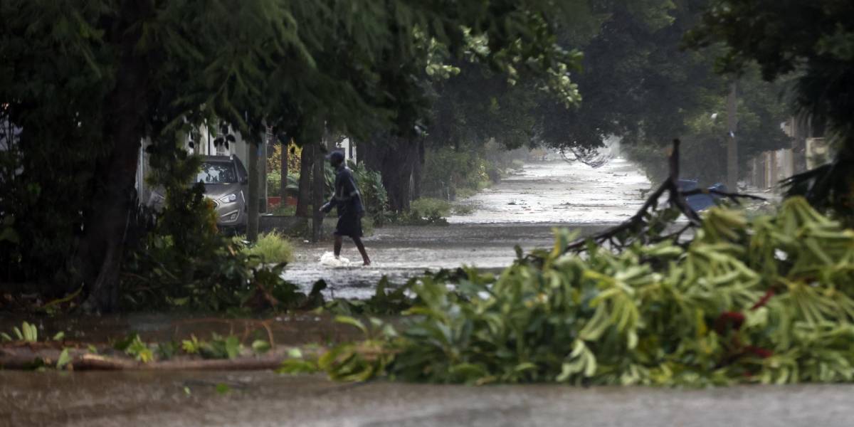 Las autoridades cubanas reportan más de 461 derrumbes en La Habana tras el huracán Rafael