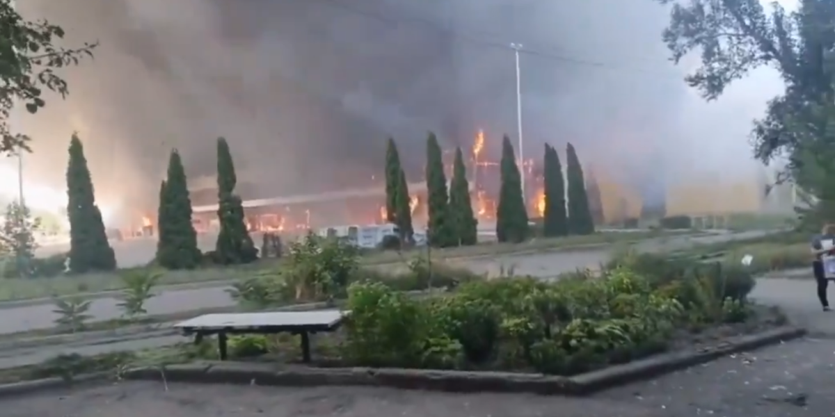 Ataque en Donetsk: Bombardeo ucraniano deja múltiples víctimas en centro comercial