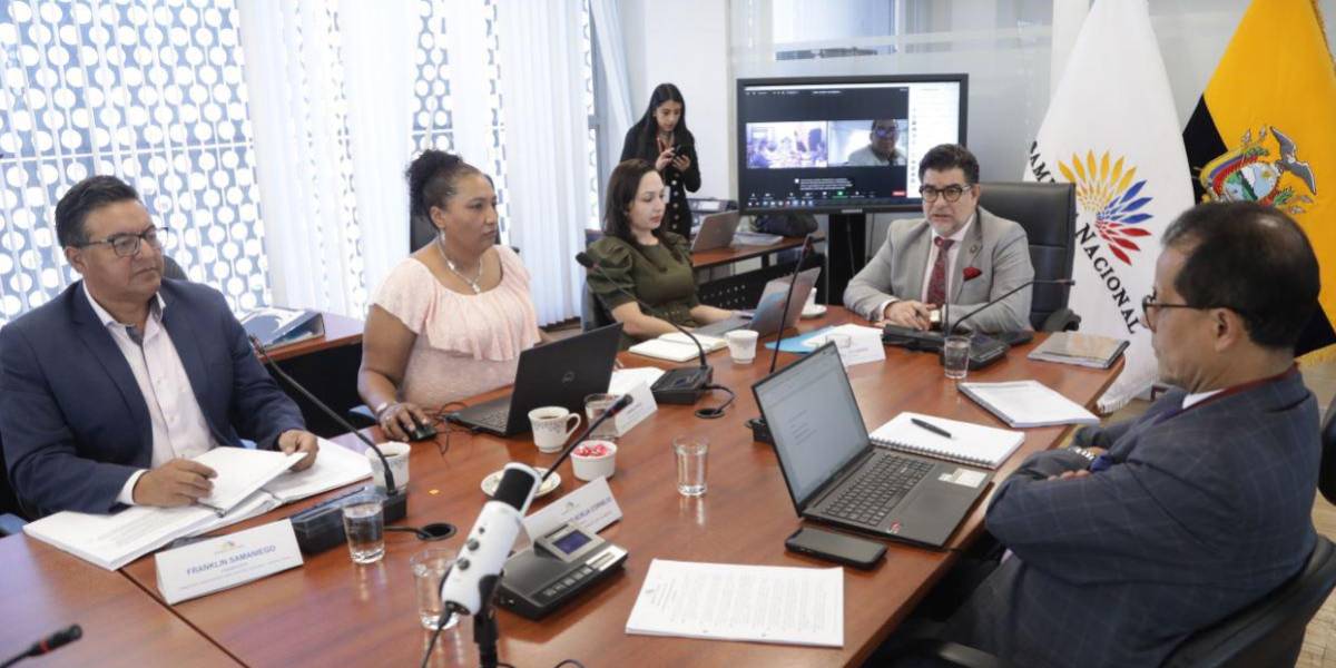 Ecuador: La Comisión de Transparencia inicia fiscalización del acuerdo entre el Gobierno y el FMI