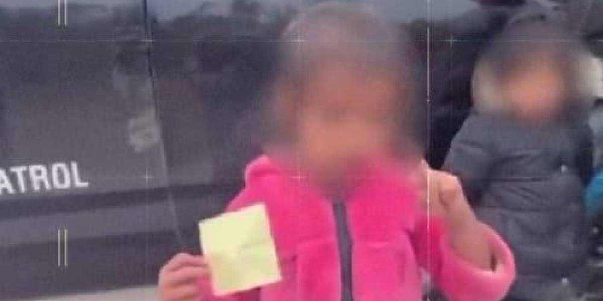 VIDEO | Una niña de dos años es rescatada tras cruzar sola la frontera sur de EE. UU.