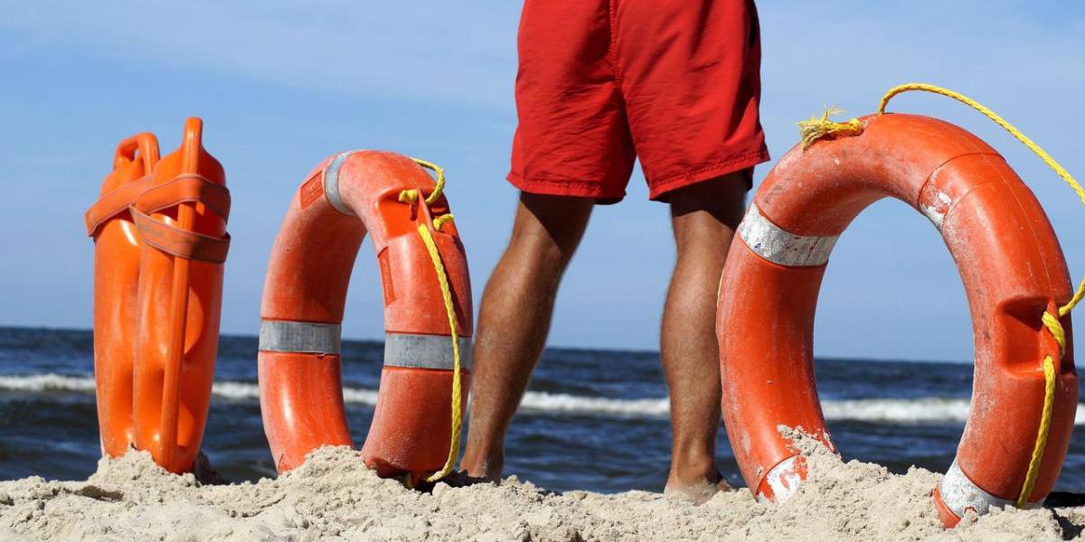 Un surfista desaparecido en medio del oleaje en Galápagos fue rescatado