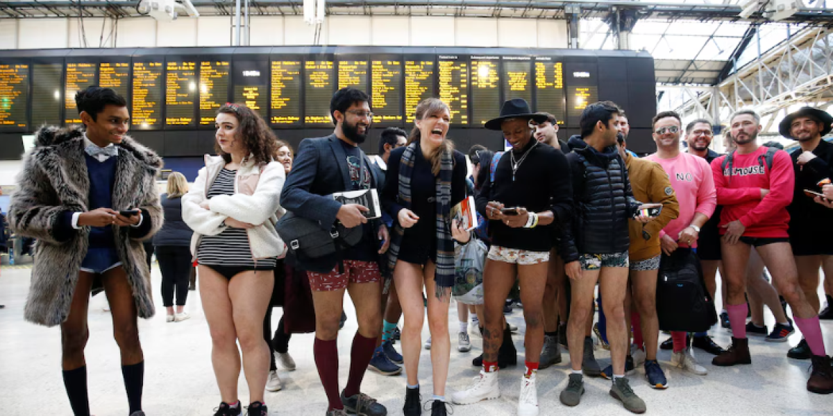 Londres celebró la duodécima edición de viajar en el metro sin pantalones