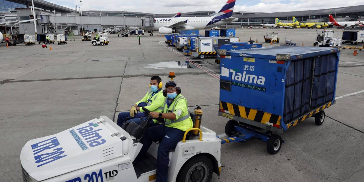 Latam alerta sobre la crisis de combustible para aviones en Colombia