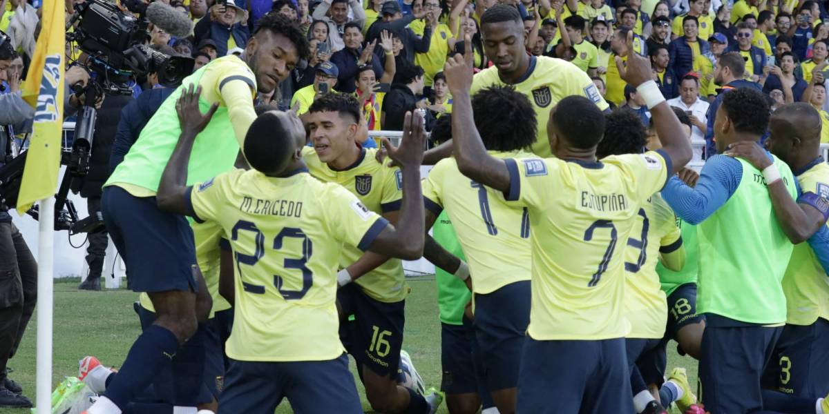 Los jugadores de la selección de Ecuador rezaron antes de enfrentar a Perú en las Eliminatorias Sudamericanas