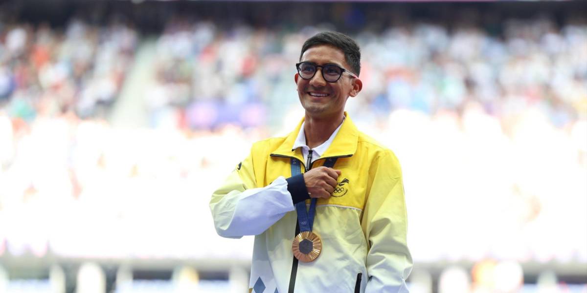 ¡Una postal para el recuerdo! Daniel Pintado luce su medalla de oro en los Juegos Olímpicos de París 2024