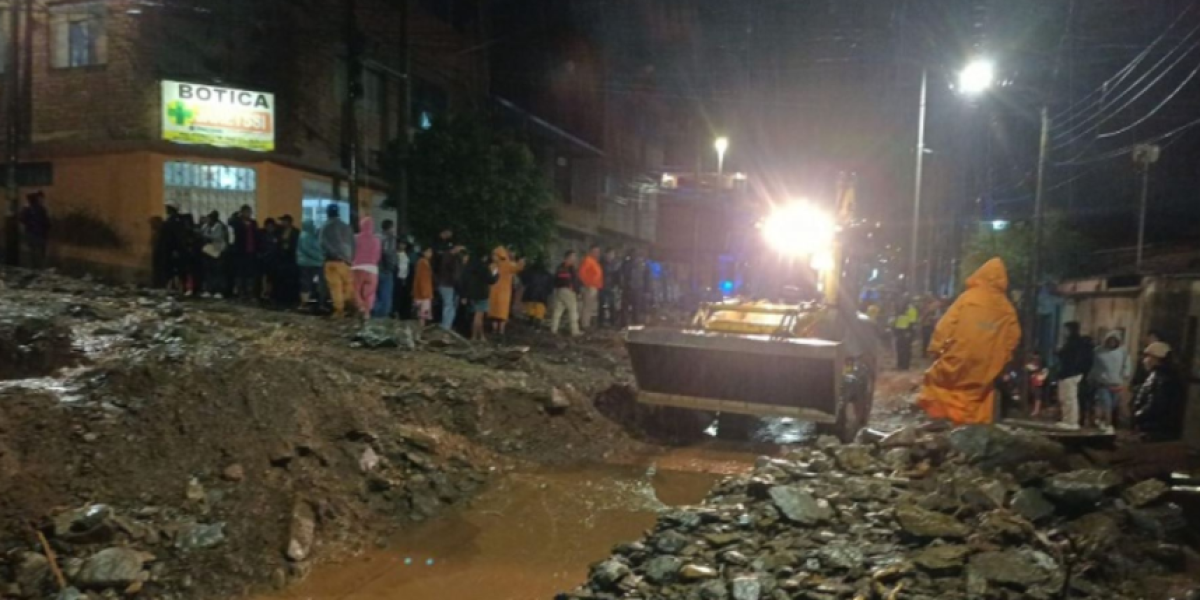 Las calles de la ciudad de Huánuco, en Perú, colapsan tras el desborde de quebradas