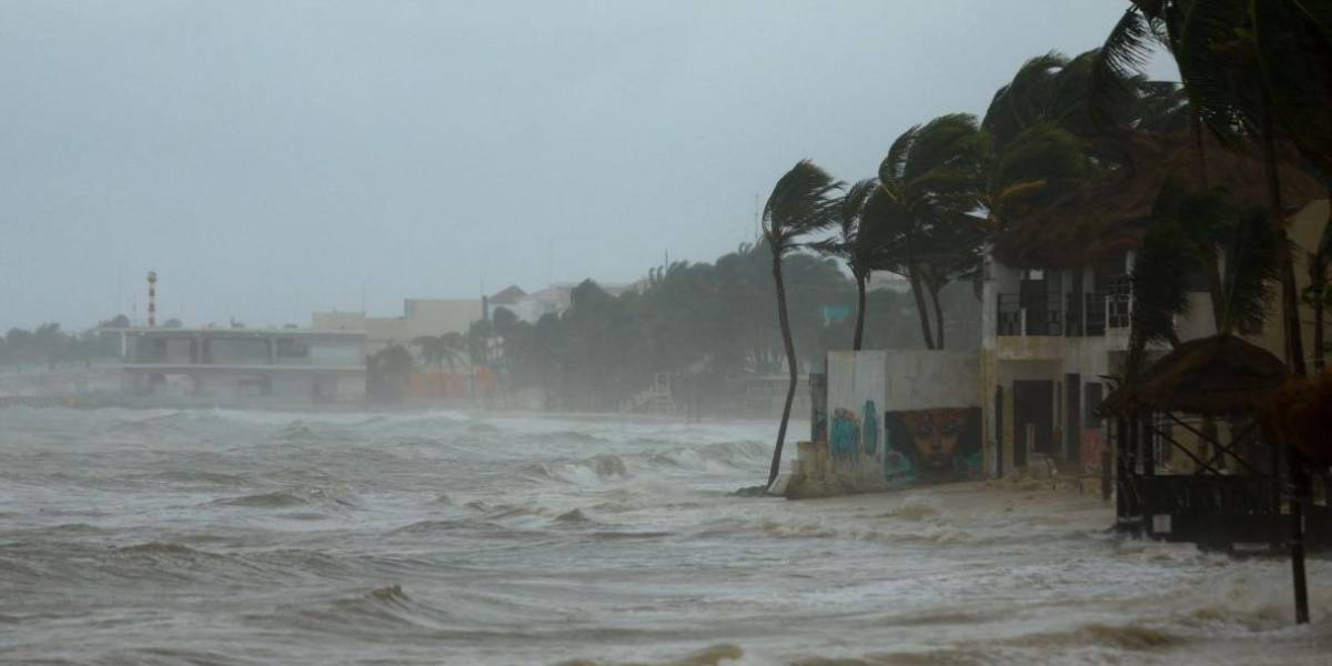 El huracán Beryl se degrada a tormenta tropical tras azotar la península de Yucatán