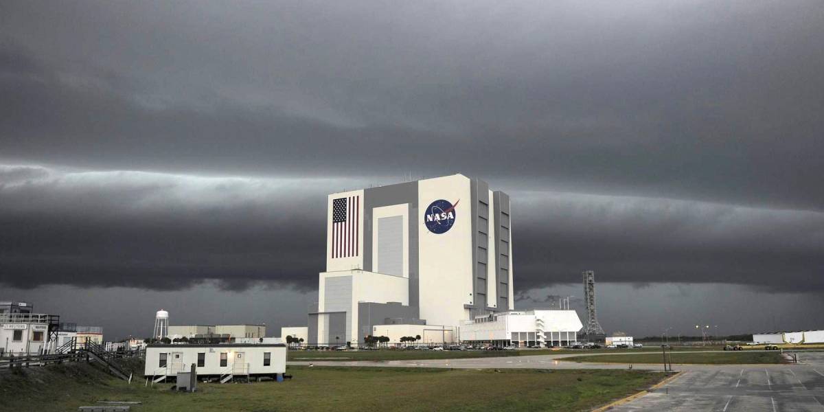 La NASA refuerza el Centro Espacial Kennedy ante la llegada del huracán Milton