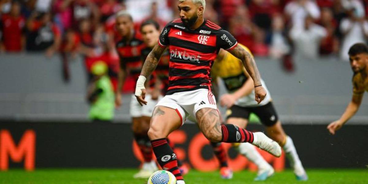 Flamengo gana con insólito penal provocado por dos balones en el campo