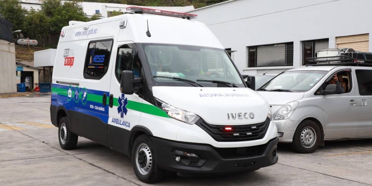 El IESS entrega ambulancias 4x2 en Tungurahua y Cotopaxi