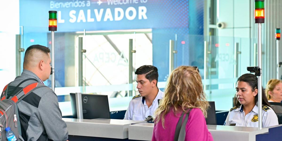 El Salvador, el cuarto destino de los ecuatorianos este año