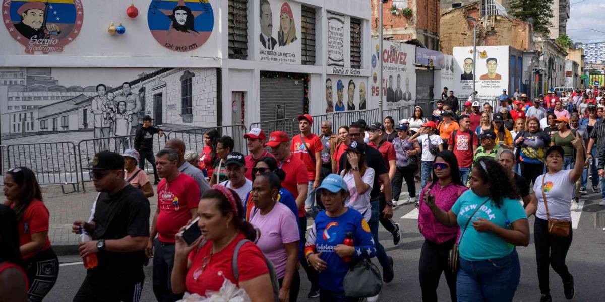 Oposición de Venezuela marcha contra la investidura de Maduro con Machado al frente