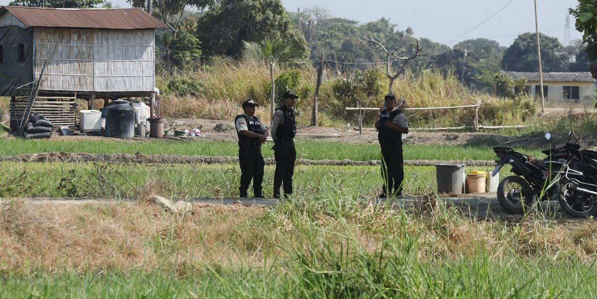 Guayas: Un policía fue asesinado en una vía de Salitre