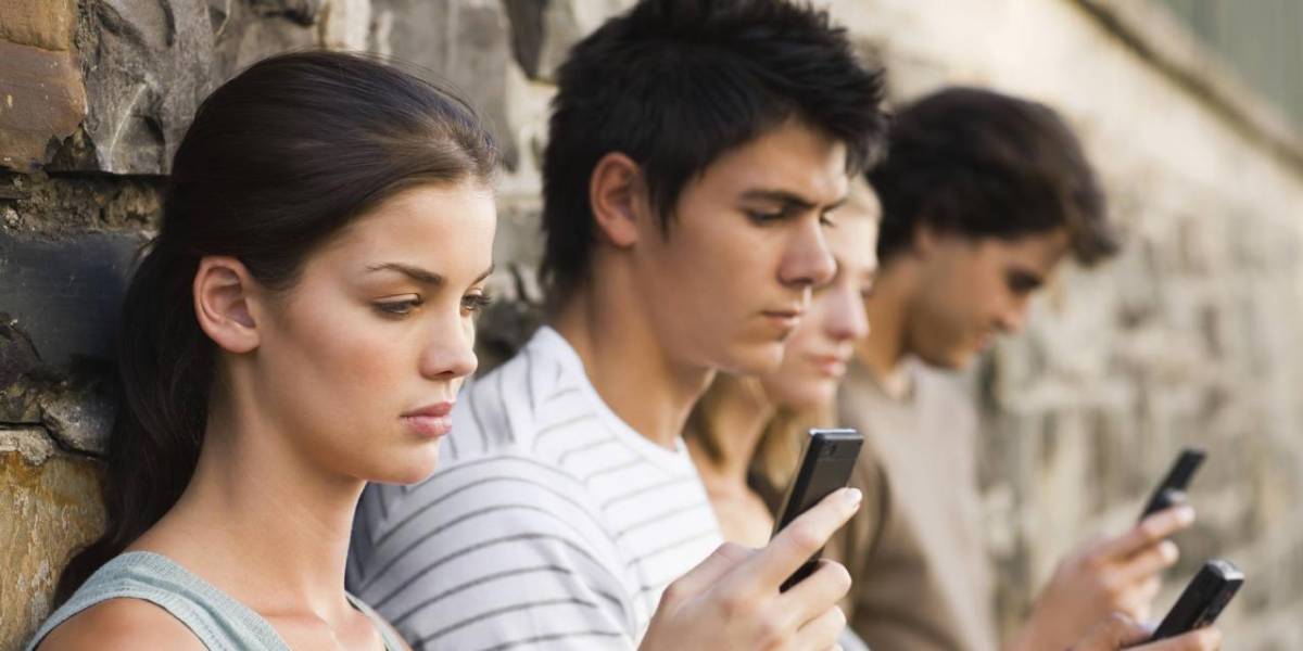 Países Bajos prohibirá el uso de celulares en los colegios