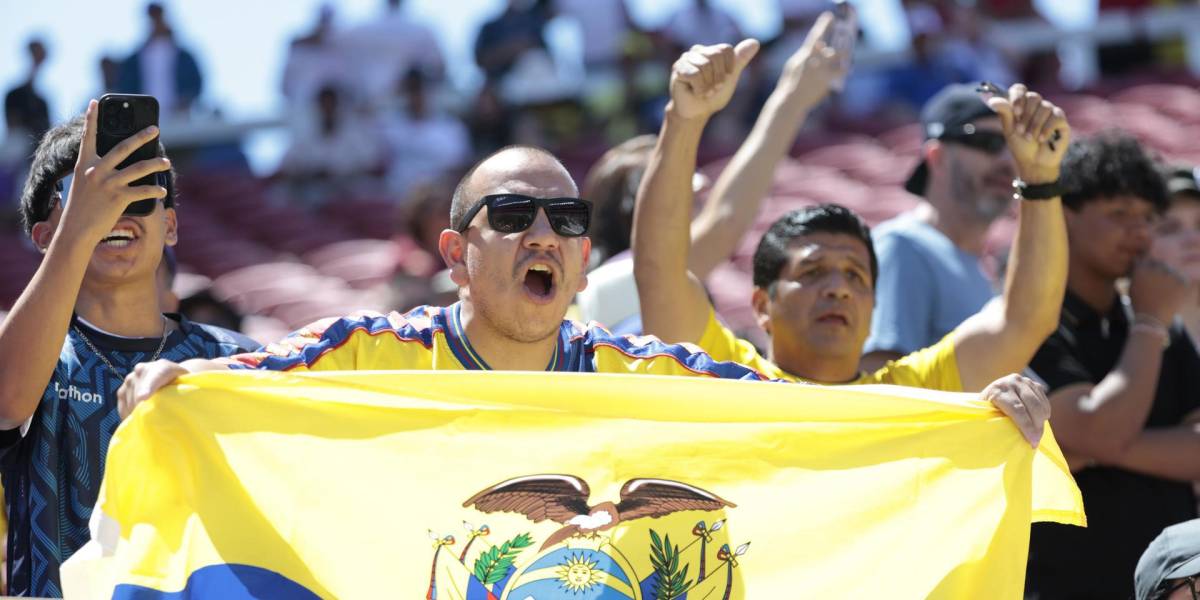 Copa América 2024: Hinchas piden la salida de Félix Sánchez Bas en banderazo de apoyo a Ecuador