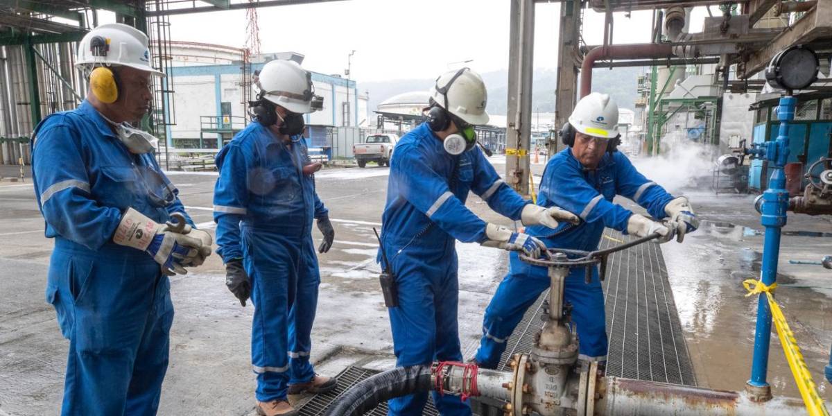 El área más importante de la Refinería de Esmeraldas dejará de funcionar por dos meses