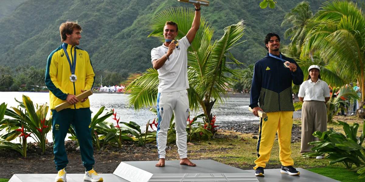 El francés Kauli Vaast gana el oro olímpico de surf en Tahití