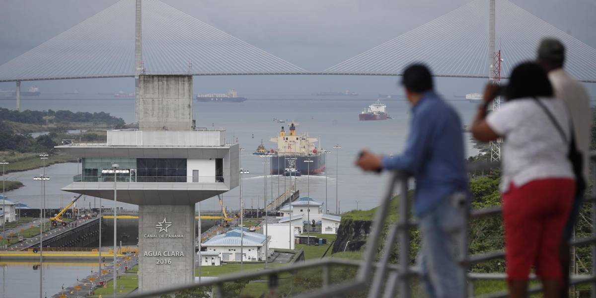 Donald Trump amenaza con exigir la devolución del Canal de Panamá por el cobro de tarifas excesivas