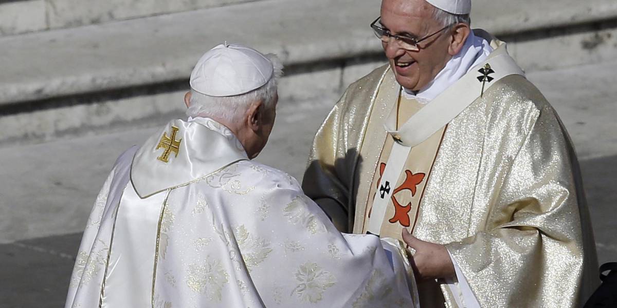 Papa Francisco dice que no vivirá en el Vaticano ni Argentina si renuncia