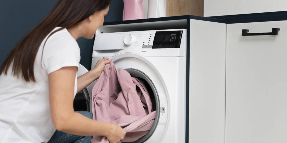 Esta es la forma correcta de meter la ropa a la lavadora