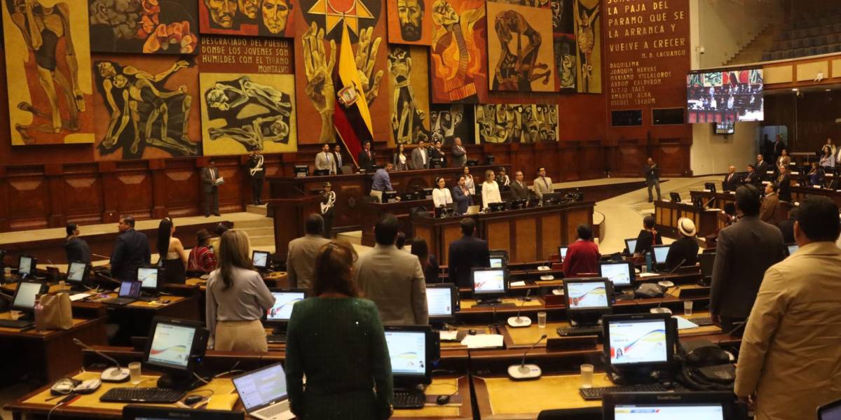 Asambleístas y candidatos presidenciales cuestionan el retiro del título habilitante a proveedor de Telconet