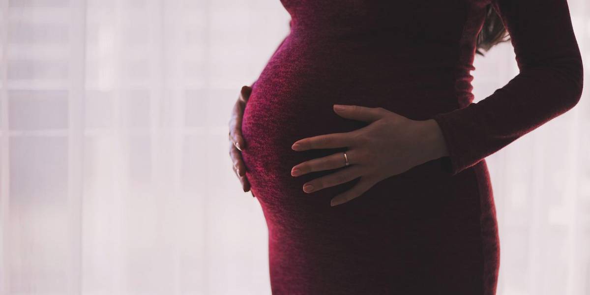 Una mujer estadounidense con doble útero está embarazada en ambos
