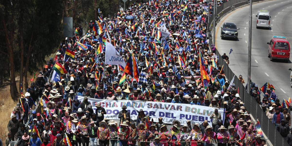 Miles de seguidores de Evo Morales llegan a La Paz para exigir su habilitación electoral