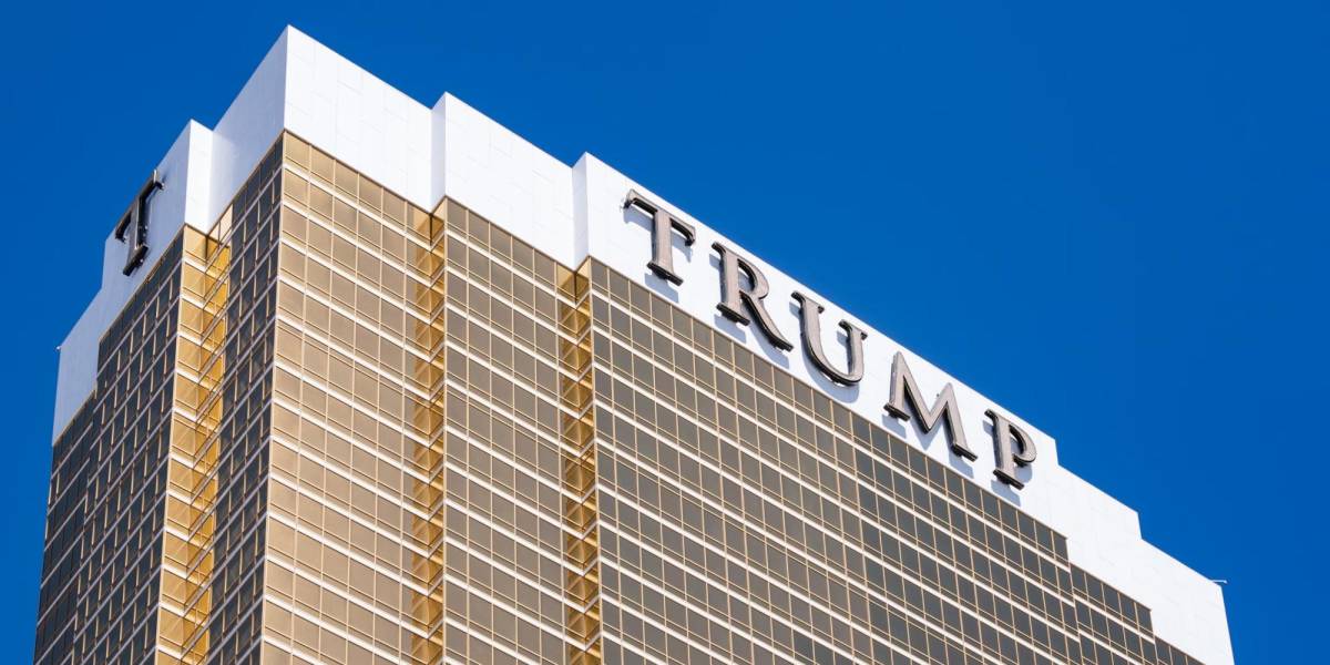 Una Tesla Cybertruck explotó fuera del hotel de Donald Trump en Las Vegas