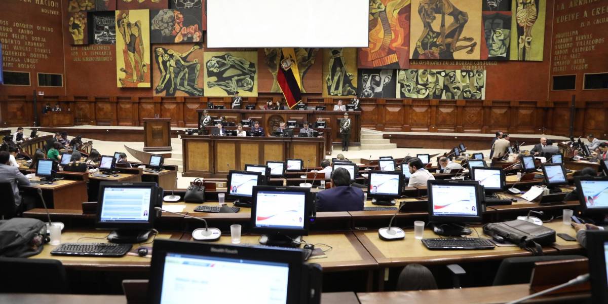 El Pleno de la Asamblea se enreda en la elección del nuevo Primer Vicepresidente