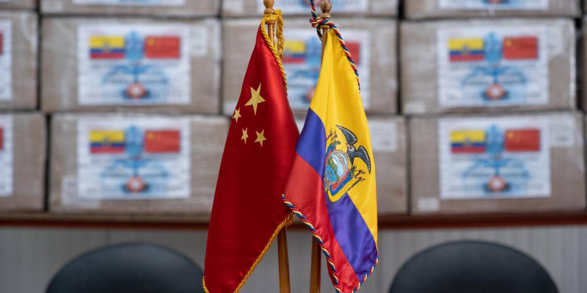 La Cancillería de Ecuador suspende temporalmente acuerdo de exención de visa a China