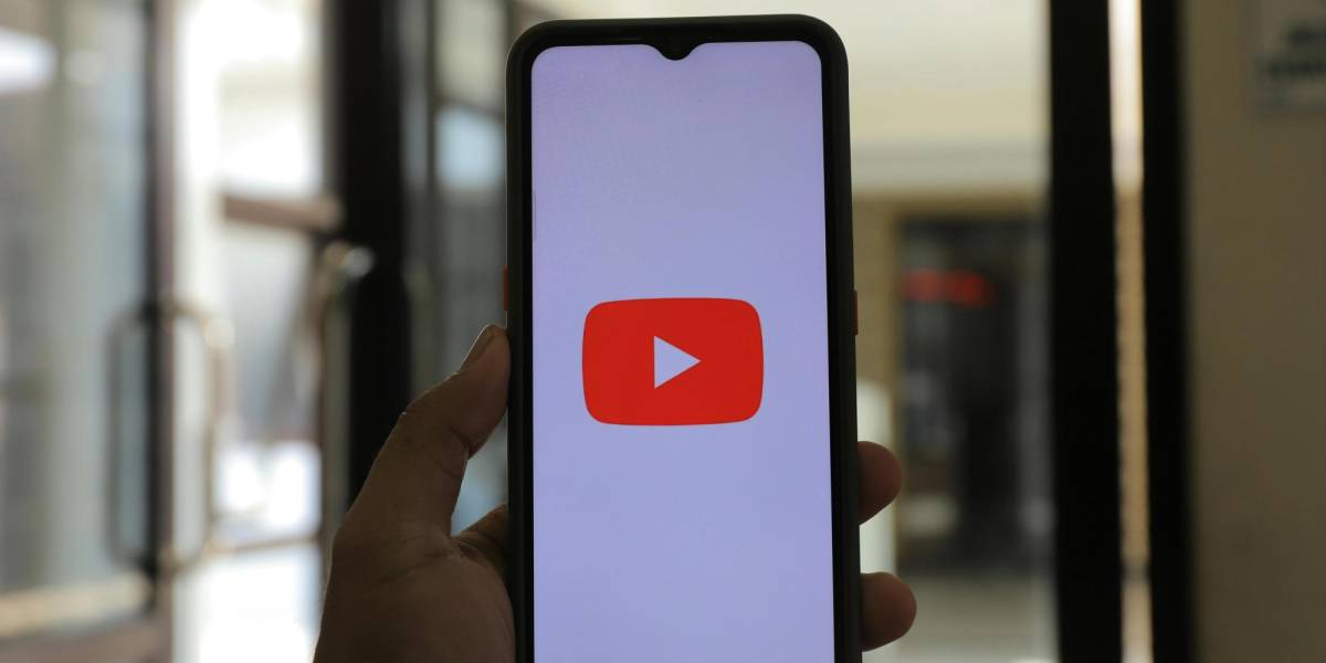 YouTube aplicará nuevas restricciones de edad al contenido que muestre armas de fuego a partir del 18 de junio
