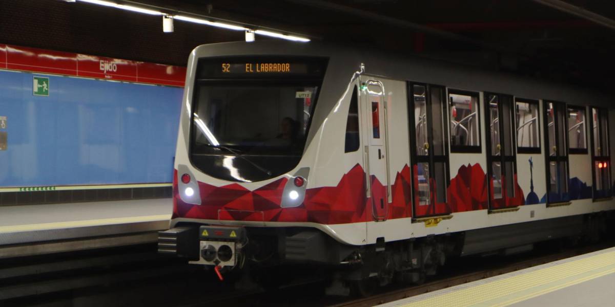 Uno de los trenes del Metro de Quito detuvo su operación por la activación de un sistema de seguridad