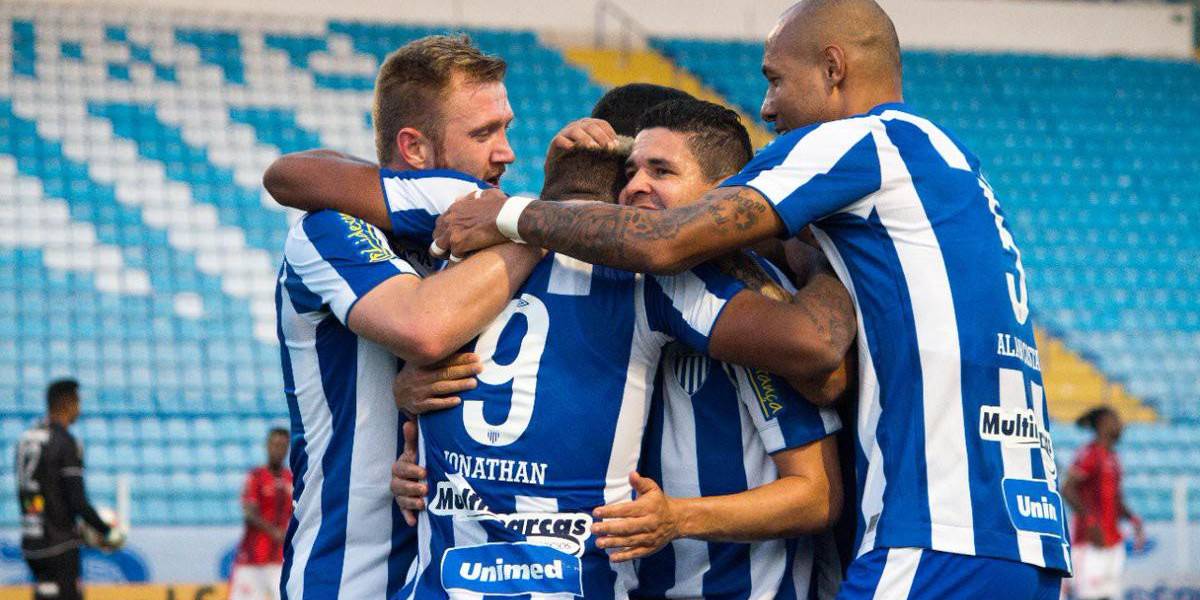 Futbolistas brasileños son despedidos por acudir a una fiesta que acabó a tiros