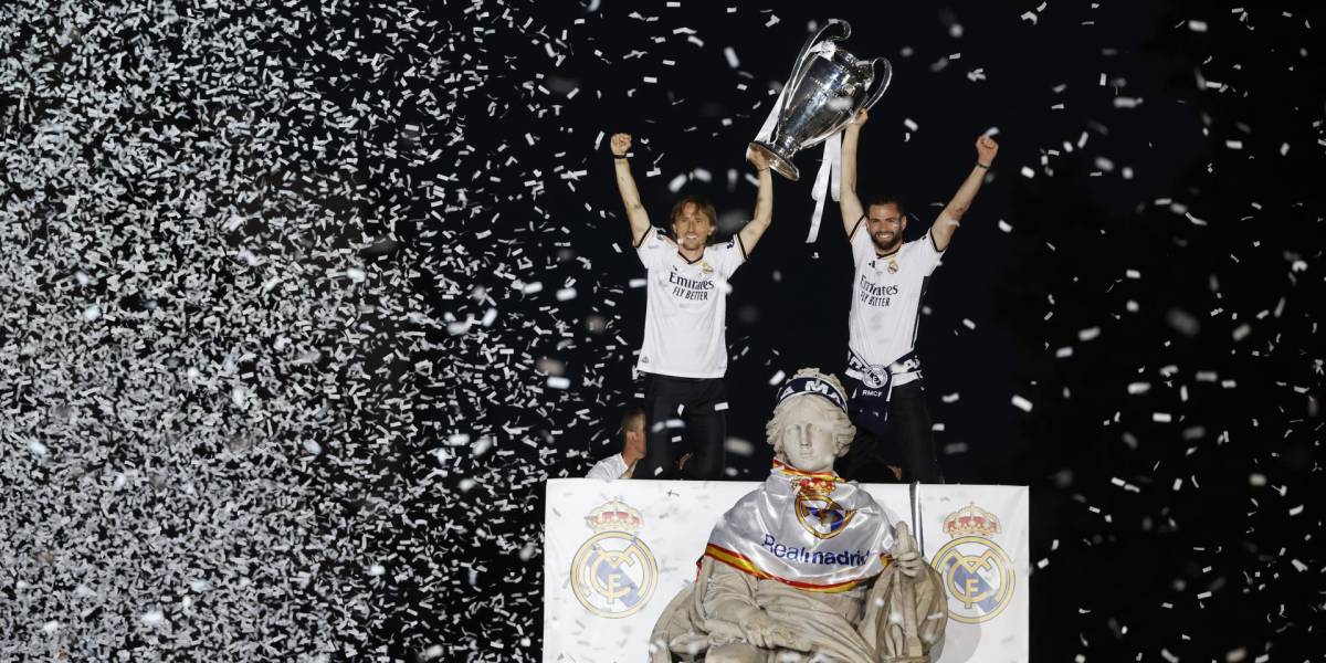 El Real Madrid celebra su decimoquinta Champions League con su afición