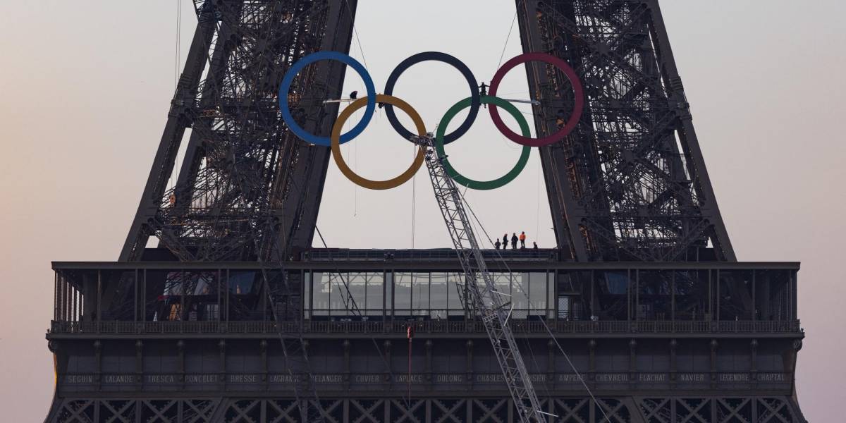 París 2024: La Torre Eiffel ya luce los anillos olímpicos