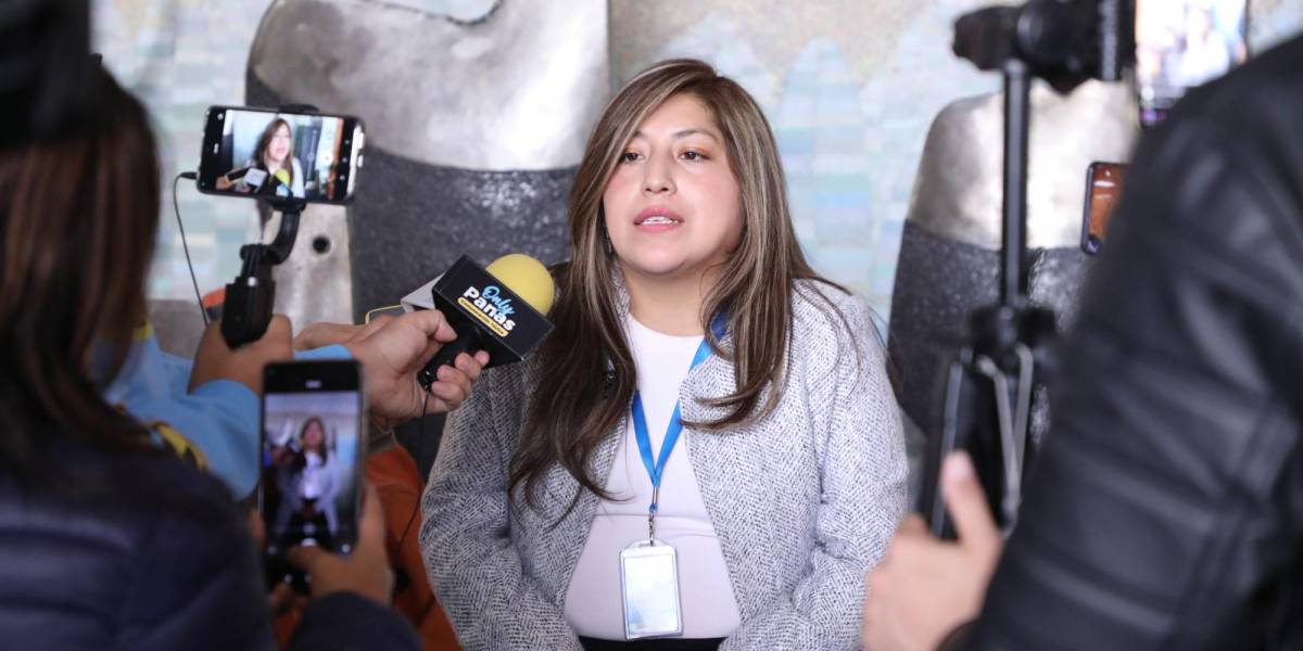 La asambleísta Paola Cabezas pide que Inés Alarcón sea suspendida por 30 días