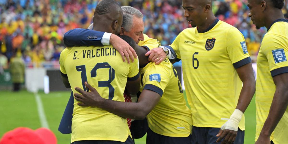 (VIDEO) El emotivo reencuentro entre los jugadores de Ecuador y Gustavo Alfaro en las Eliminatorias Sudamericanas