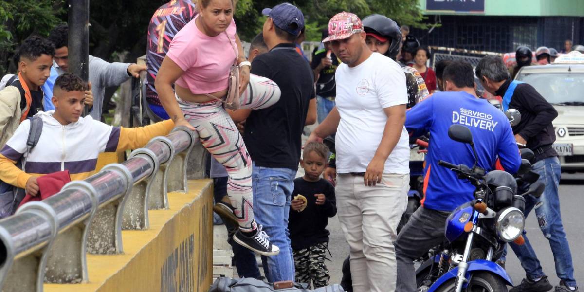 Restricciones gubernamentales impiden voto de millones de venezolanos en el exterior