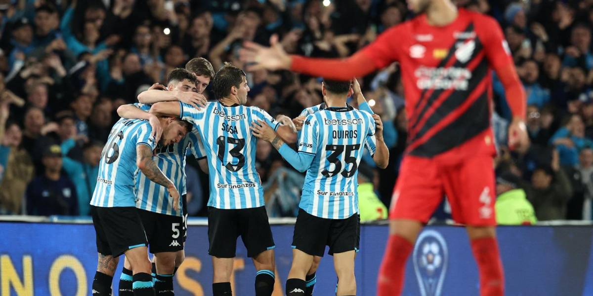 Racing golea 4-1 a Paranaense y es semifinalista de la Sudamericana por primera vez