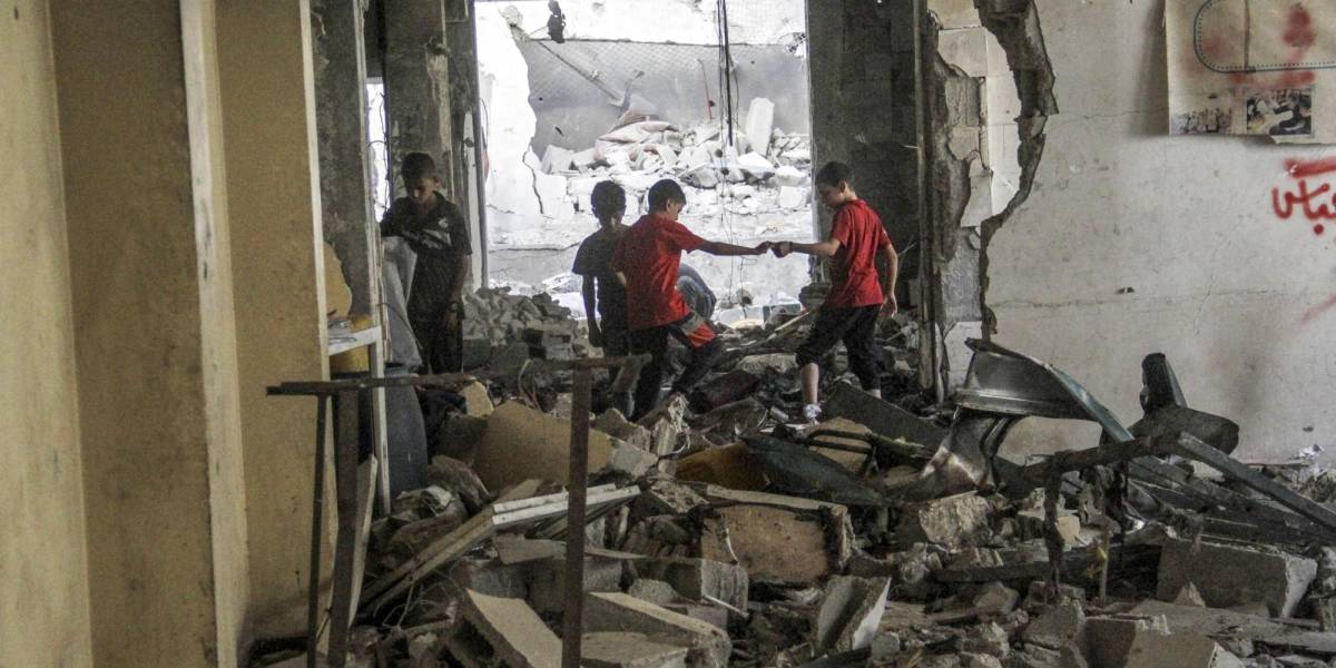 Israel intensifica ataques sobre centros educativos en Gaza