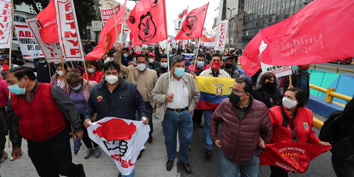 Organizaciones sociales marcharon en Quito por la no privatización de bienes del Estado