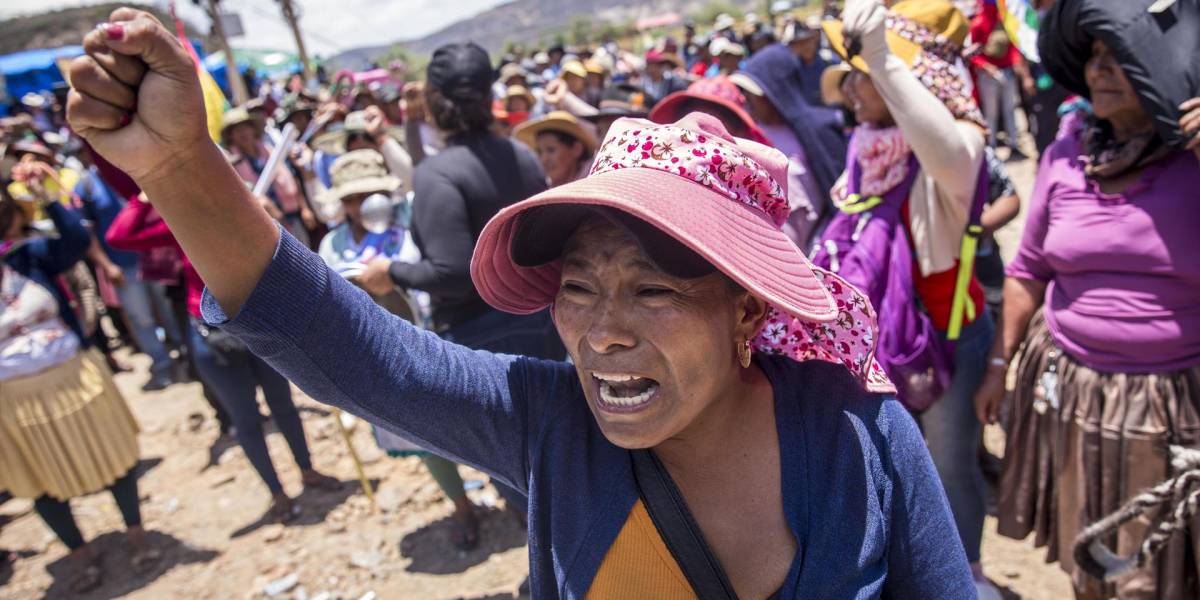 Luis Arce denuncia la toma de tres cuarteles por grupos armados afines a Evo Morales