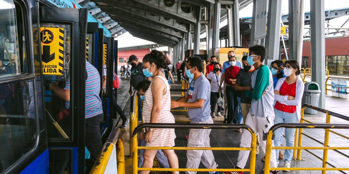 COVID-19: desde el 12 de enero se pedirá carnet de vacunación en la Metrovía