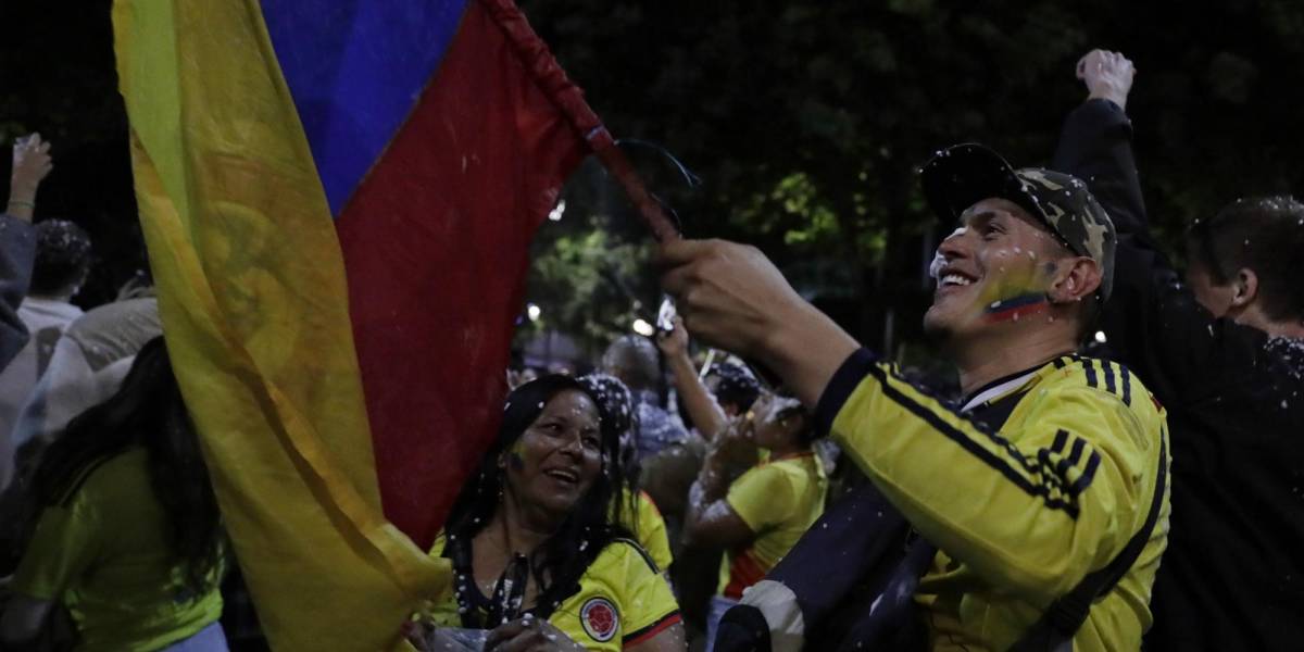 Los colombianos salen a las calles de su país para celebrar su paso a la final de la Copa América
