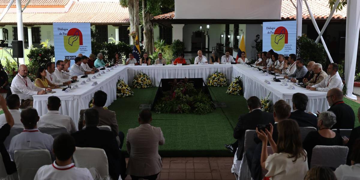 Gobierno de Colombia anuncia nueva etapa en diálogos con el ELN para 2025